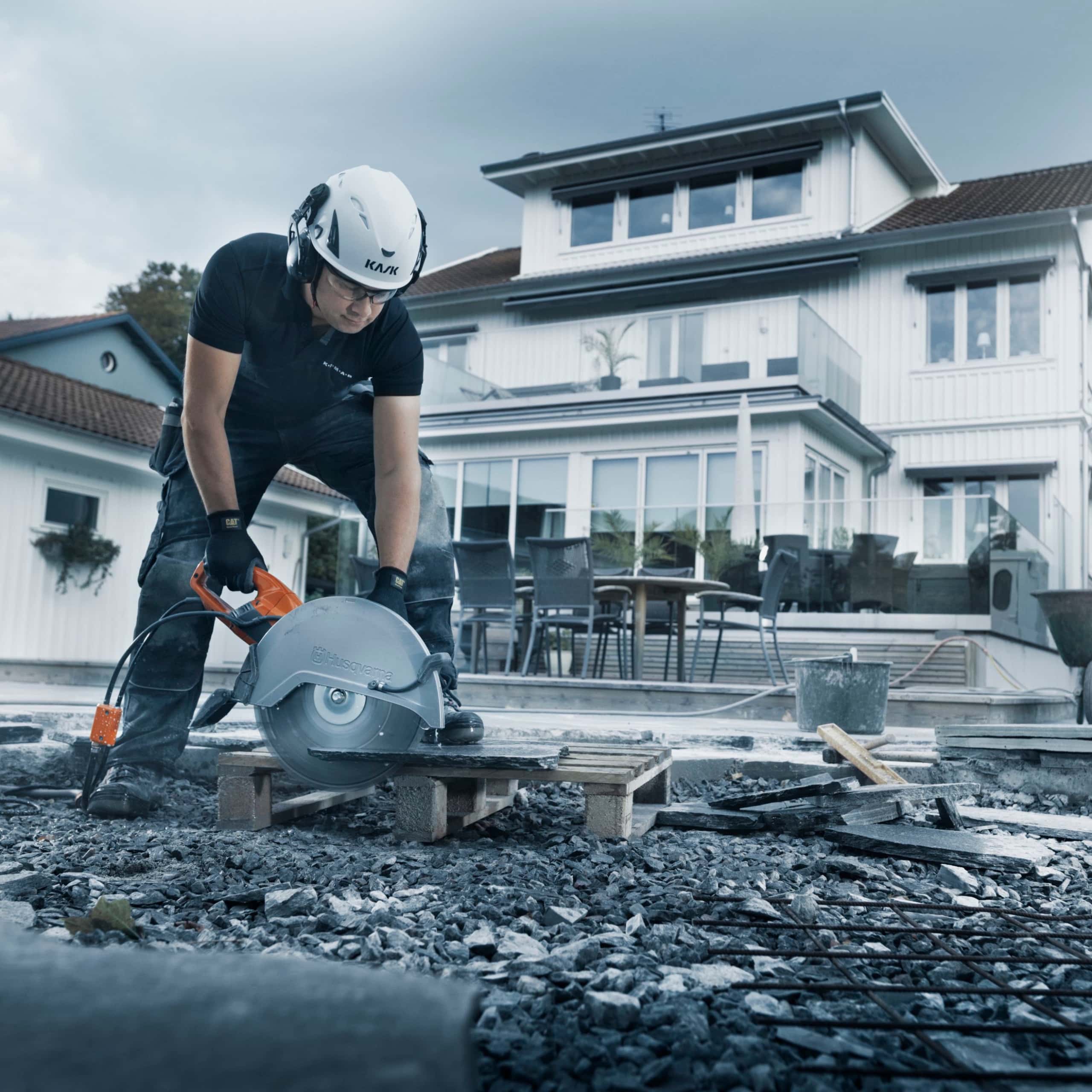 Husqvarna K4000 14" Wet & Dry Electric Disc Cutter 350mm - Image 4