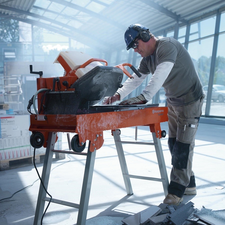 Husqvarna TS400 F Table Saw (400mm/16") C/W Blade - Image 6